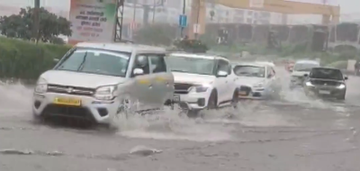 Heavy rain batters Mumbai, schools and colleges shut, train and flight services affected