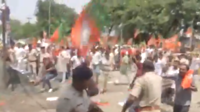 BJP, Congress workers clash in Patna over abuse against PM Modi