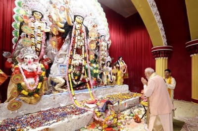 Why is PM Modi's visit to Durga Puja pandal in Delhi's CR Park on Maha Ashtami significant?