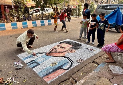 Kolkata Artist Paints Grand Street Tribute Ahead of Messi’s India Tour