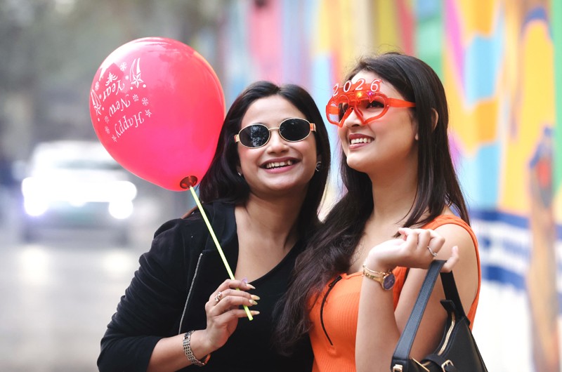 Kolkata welcomes 2026 with smiles, style and street celebrations