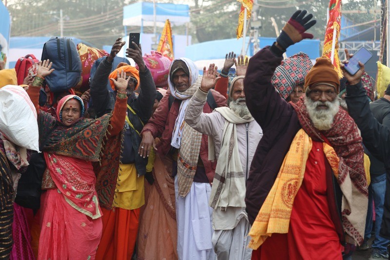 In Images: Pilgrims and sadhus arrives in Kolkata ahead of Ganganagar Mela
