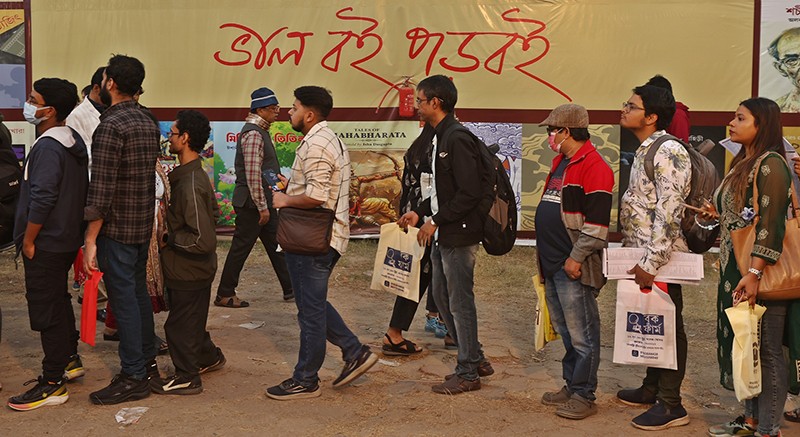 Book lovers flood Kolkata! Massive turnout at 49th International Book Fair