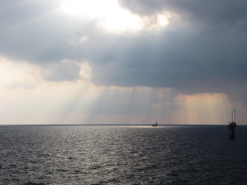 Insurance shock freezes Hormuz oil flows, raising fears for India’s economy.