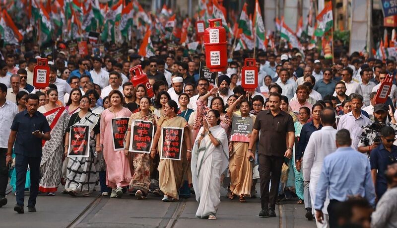 In Images: Mamata Banerjee leads rally in Kolkata over LPG crisis
