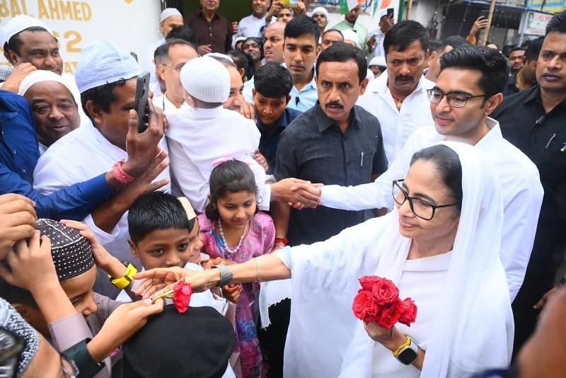 In Images: Mamata Banerjee celebrates Eid with people in Bhabanipur