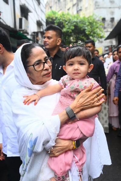 In Images: Mamata Banerjee celebrates Eid with people in Bhabanipur