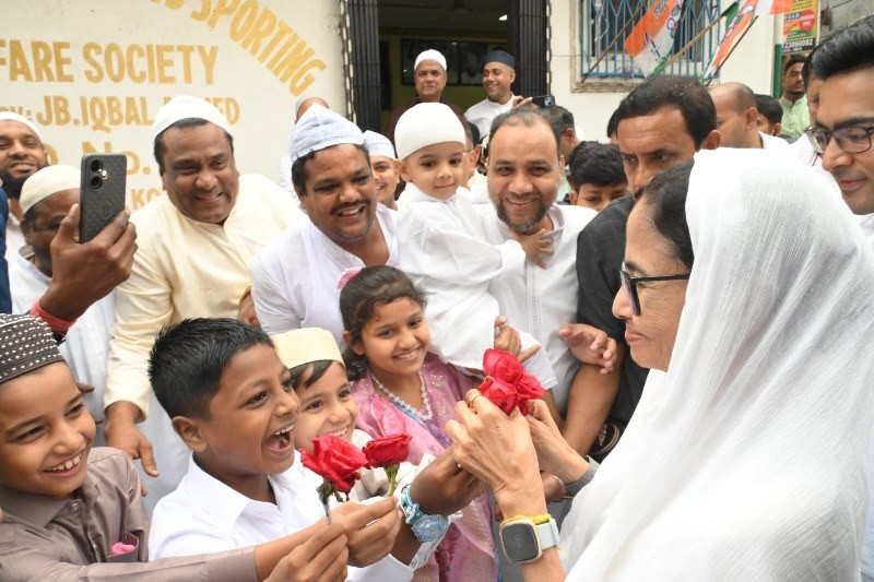In Images: Mamata Banerjee celebrates Eid with people in Bhabanipur