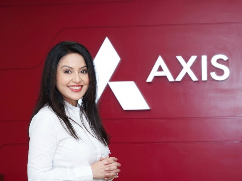 Amruta Fadnavis recalls Axis Bank incidents while responding to the TCS Nashik case developments.