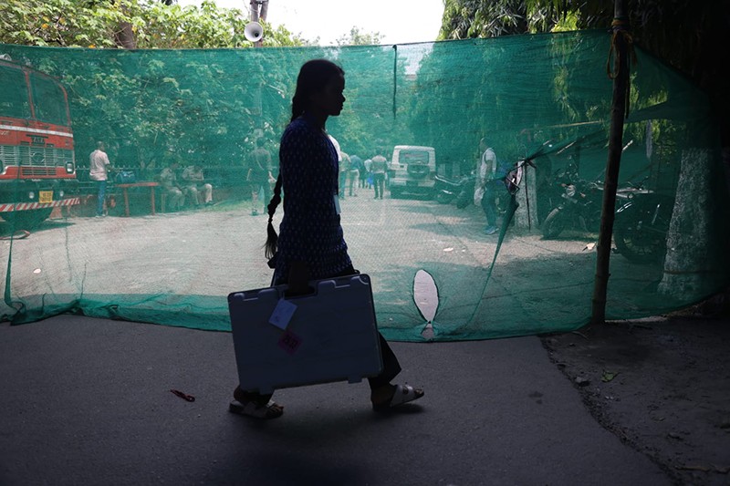 Phase 1 of Bengal polls tomorrow; polling personnel collect EVMs, other materials from a Siliguri dispersal centre
