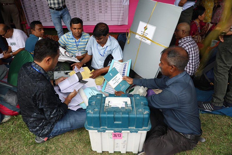 Phase 1 of Bengal polls tomorrow; polling personnel collect EVMs, other materials from a Siliguri dispersal centre