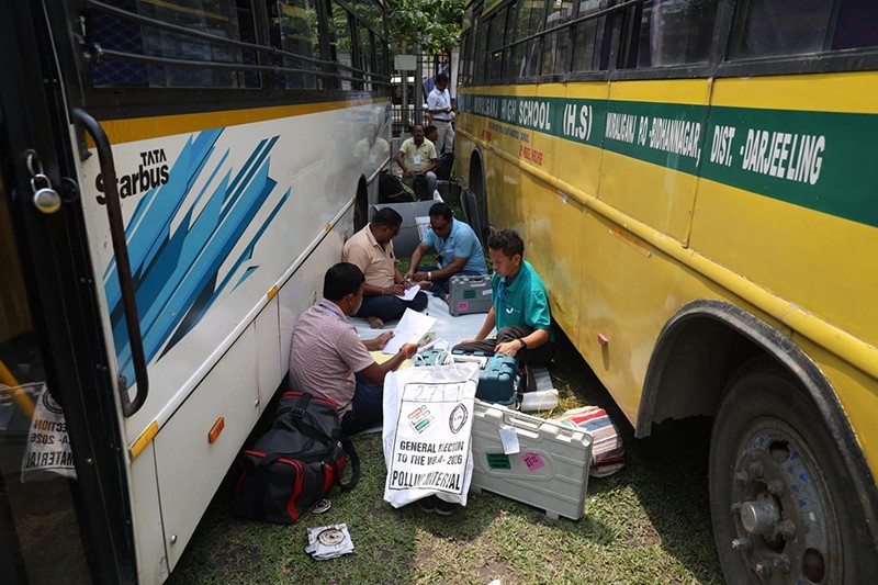Phase 1 of Bengal polls tomorrow; polling personnel collect EVMs, other materials from a Siliguri dispersal centre