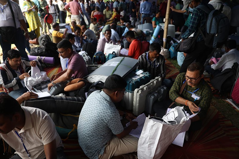 Phase 1 of Bengal polls tomorrow; polling personnel collect EVMs, other materials from a Siliguri dispersal centre