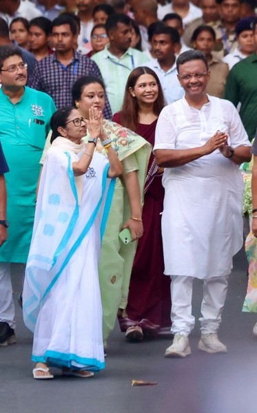 In Images: Mamata Banerjee rallies South Kolkata amid PM Modi's visit to the city