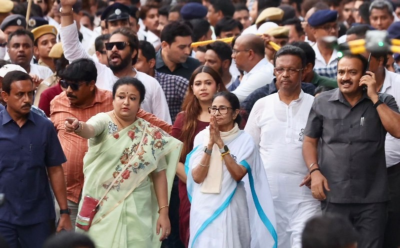 In Images: Mamata Banerjee rallies South Kolkata amid PM Modi's visit to the city