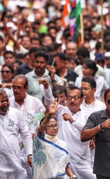 In images: Mamata Banerjee’s final campaign blitz from South Kolkata's Jadavpur to Gopal Nagar ahead of April 29 polls