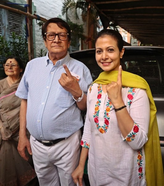 Kolkata’s Film Fraternity Shows Inked Fingers After Voting, Stars Lead Civic Moment