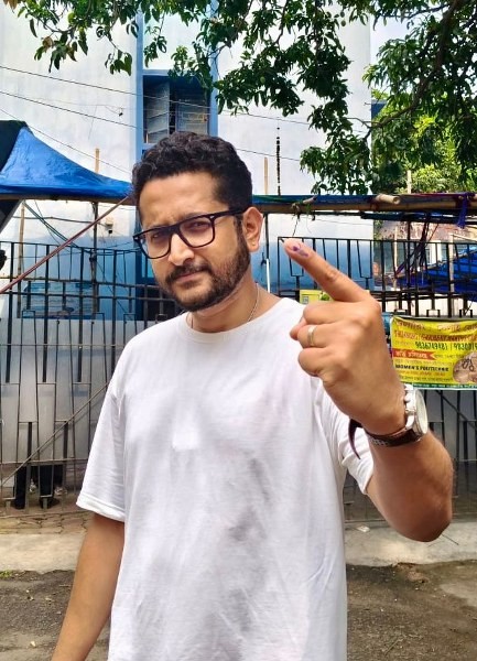 Kolkata’s Film Fraternity Shows Inked Fingers After Voting, Stars Lead Civic Moment
