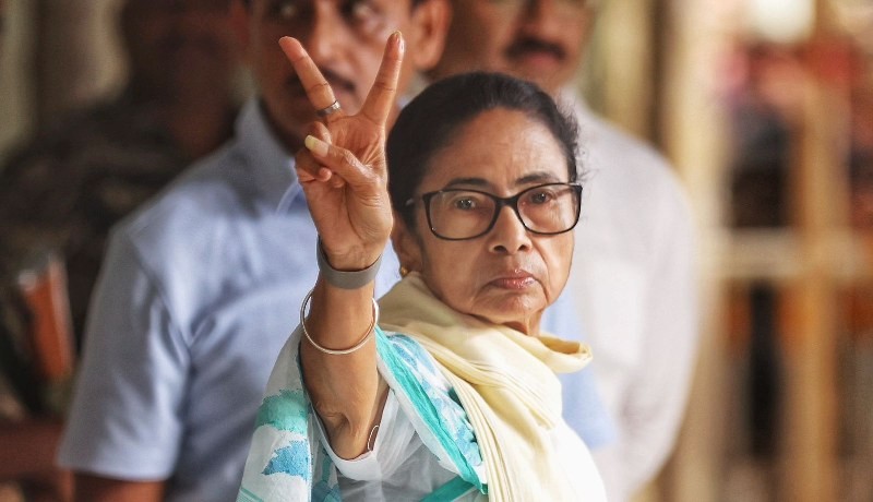 In Images: Mamata Banerjee casts her vote in Kolkata