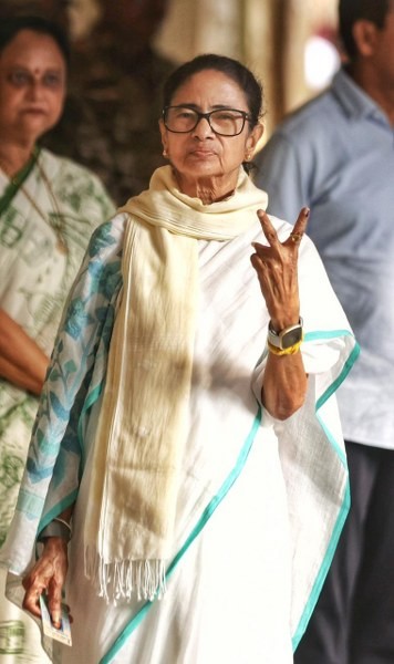 In Images: Mamata Banerjee casts her vote in Kolkata