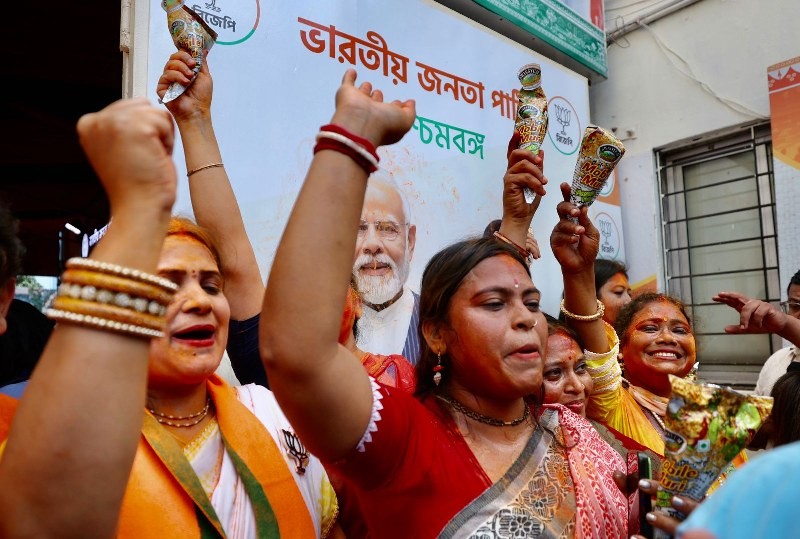 Celebrations in full swing in Kolkata as BJP looks set to come to power in Bengal