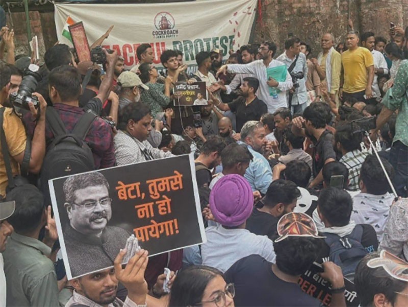 In Images: Cockroach Janta Party protests at Jantar Mantar in Delhi; demands Dharmendra Pradhan's resignation
