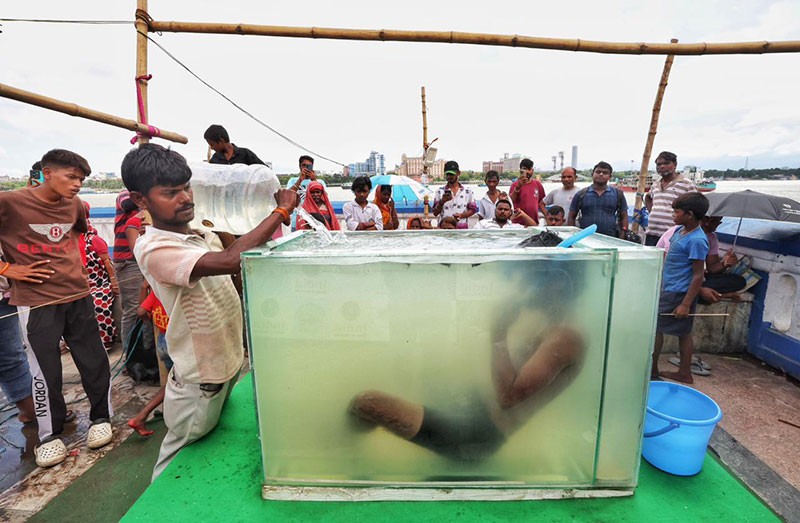 In Images:  Inside a Bengal man's extraordinary 30-hour underwater challenge