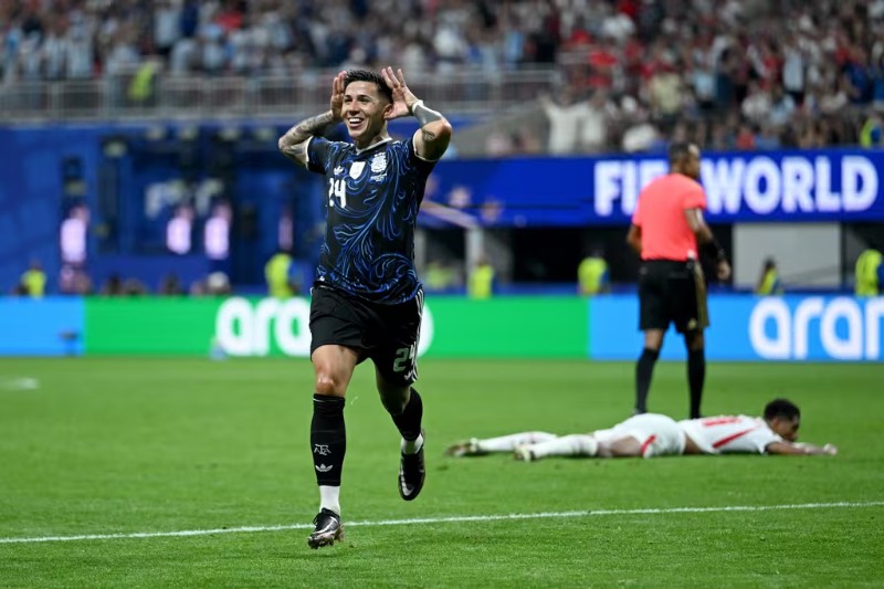 Argentina scored twice late to defeat England and secure a blockbuster World Cup final against Spain.