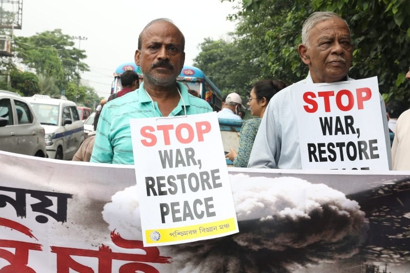 Hiroshima Day: Kolkata rally remembers atomic bombing, raises call for peace
