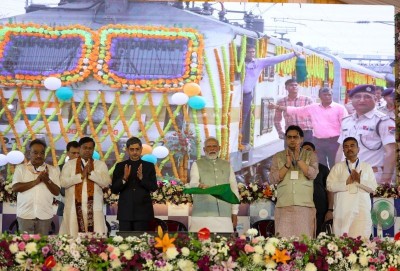 Modi flags off major projects in poll-bound Bengal, 6 stations get Amrit Bharat tag