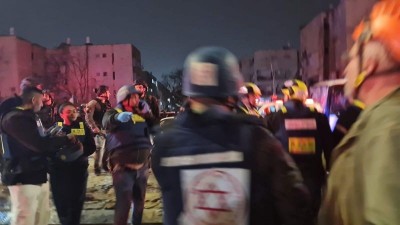 Iran strikes hard: 200 injured in Dimona, Arad as ballistic missiles slip through