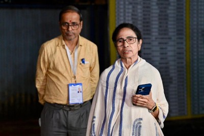 4-hour vigil, EVM claims, high drama: Mamata storms Bhabanipur strongroom ahead of counting