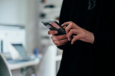 Parents, your smartphone could be hurting your teen more than you realise: Study