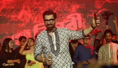 Jeet's 'Keu Bole Biplobi Keu Bole Dakat' trailer unveiled ahead of August 14 release