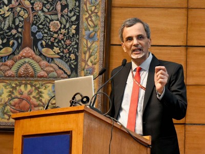 Chief Economic Adviser backs E10 option for older vehicles as E20 fuel transition sparks debate