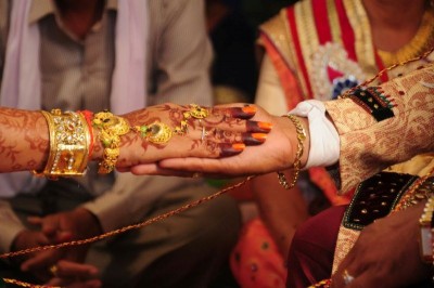 Got cash gifts at your wedding? This Rs. 10 lakh case has social media talking